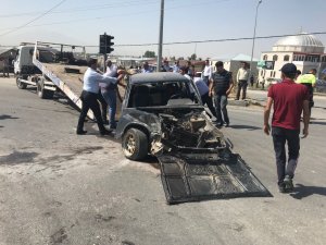 Küçükbaş hayvan yüklü kamyonet otomobile çarptı