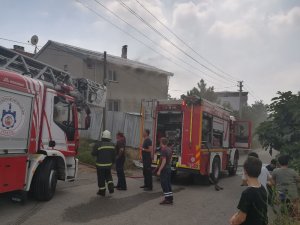Ocakta unutulan yemekten çıkan yangın korkuttu