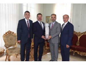 Başkan Yılmaz, Kurtdere güreşleri için Bursa ve İstanbul’da