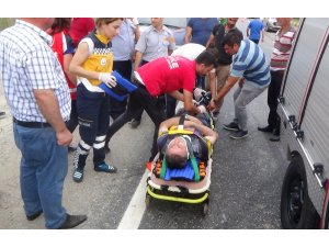 Otomobil ve pikap çarpıştı: 4 yaralı