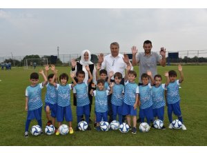 Başkan Çerçi küçük futbolcularla buluştu