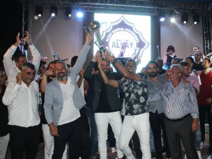 Şampiyonların gecesi İzmir’i aydınlattı