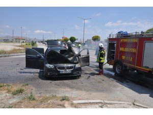 Seyir halindeki araç alev aldı