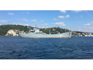 Rus savaş gemisi İstanbul Boğazı’ndan geçti