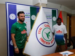 Çaykur Rizespor’da Aminu Umar ve Musa Çağıran imzayı attı
