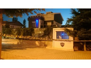 Villanın güvenliğine pompalı tüfekle ateş açtılar: 1 ölü