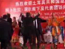 DTP ve MHP karşılıklı göbek attı VİDEO