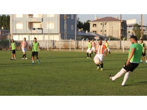 Van Büyükşehir Belediyespor yöneticileri ile  Basınspor arasında dostluk maçı