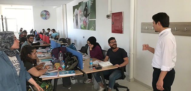 Özboyacı'dan gençlik merkezlerine ziyaret