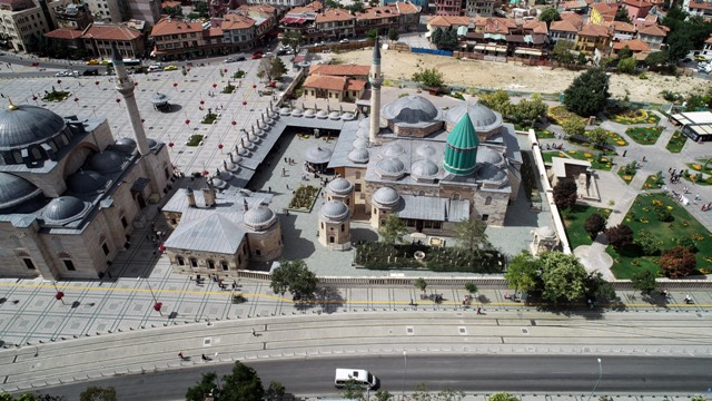 Mevlana Müzesi'ne Çinli turist akını