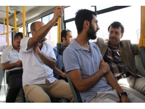 Başkan Türkmenoğlu, halk otobüslerinde vatandaşların sıkıntılarını dinledi