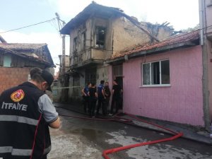 Tavşanlı’da iki katlı ahşap evde yangın