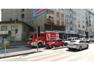 Kuru temizlemecide patlayan elektrik panosu korkuttu