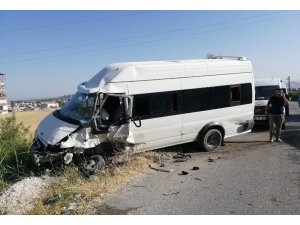 Van’da 2 minibüs kafa kafaya çarpıştı: 1 ölü, 3 yaralı