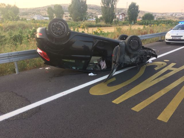 Seydişehir'de otomobil devrildi: 2 yaralı