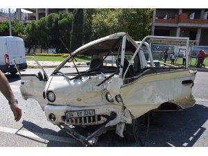 Freni boşalan kamyonet dehşet saçtı: 4 yaralı