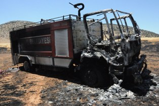 Söndürmeye giderken kendisi yandı