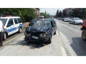 Yayaya yol vermek isteyen araca arkadan çarptı: 1 yaralı