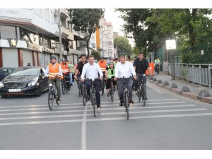 Karesi Belediye Başkan Yılmaz, Zeytinburnu’nda pedal çevirdi