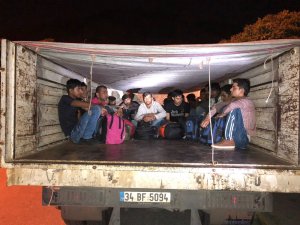 Kamyon kasasında 22 Pakistanlı mülteci yakalandı