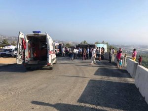 Alanya’da kermes dönüşü freni patlayan otobüs devrildi, yaralılar var