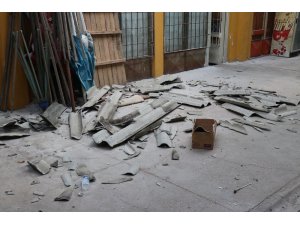Bolu’da, 3 dakika süren hortum çatıları yerinden söktü