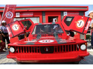 TÜBİTAK yarışması için dört çeker elektrikli otomobil ürettiler