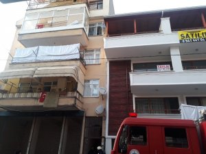 Fırında unuttuğu yemek yangına sebep oldu