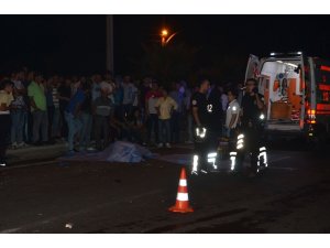 Tır iki motosikleti biçti 2 ölü 1 yaralı
