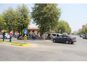 Kaldırımda yürürken kazanın ortasında kalan yaya yaralandı