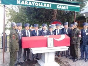 Direksiyon başında kalp krizi geçirerek hayatını kaybeden gazi toprağa verildi