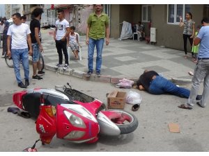Motosikletler kafa kafaya çarpıştı: 3 yaralı