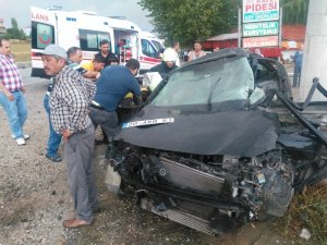 Otomobil yön tabelasına çarptı: 1 ölü