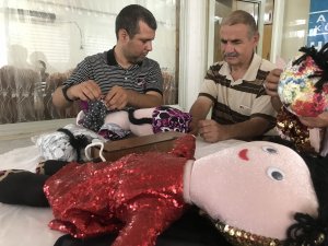 Görme engellilerden el emeği oyuncak bebekler