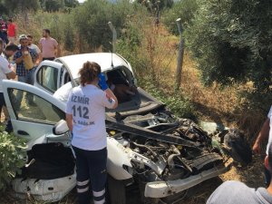 İzmir’de tren otomobile çarptı, yolcularda dehşeti yaşadı: 1’i ağır 2 yaralı