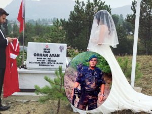 Şehit kızı, gelinliğini giyip düğünden önce babasının mezarına gitti
