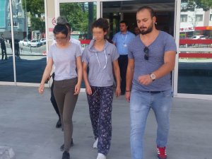 Eski kız arkadaşının kız arkadaşı tarafından bıçaklandı