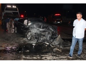 İzmir’de iki otomobil çarpıştı: 1 ölü, 5 yaralı