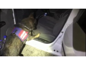Otomobilde  398 gram toz esrar ele geçirildi