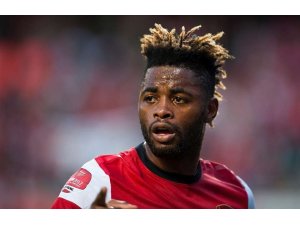 Yeni Malatyaspor Alex Song ile anlaşmaya yakın