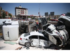GÜNCELLEME - Şanlıurfa'da tır 4 araca çarptı: 1 ölü, 4 yaralı