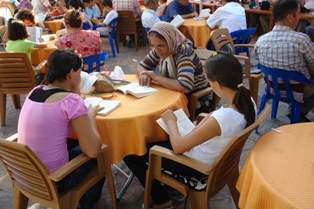 Bu okulda herkes kitap okuyor