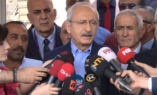 Kılıçdaroğlu'ndan beyin felci geçiren milletvekiline ziyaret