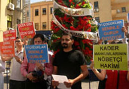 Çiçek'in tahliyesi protesto edildi