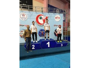 Halterde Kağıtspor zirvede