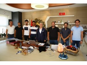 Türkiye Kriket Milli Takımı başarısını Bozbey ile paylaştı