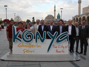 Bakan Kasapoğlu Mevlana’yı ziyaret etti