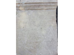 Tarihi eser kaçakçıları Roma dönemine ait mezar taşı ile yakalandı