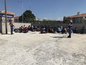 Minibüsten 45 kaçak çıktı