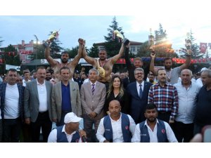 Serik Belediyesi başpehlivanları rakiplerine er meydanını dar etti